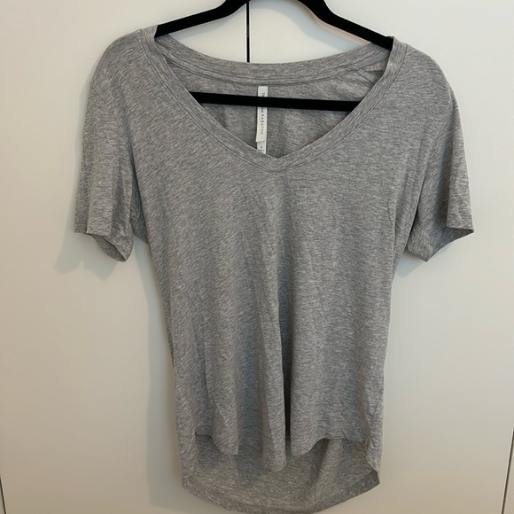 Aritzia The Group Babaton Tshirt - Picture 1 of 3